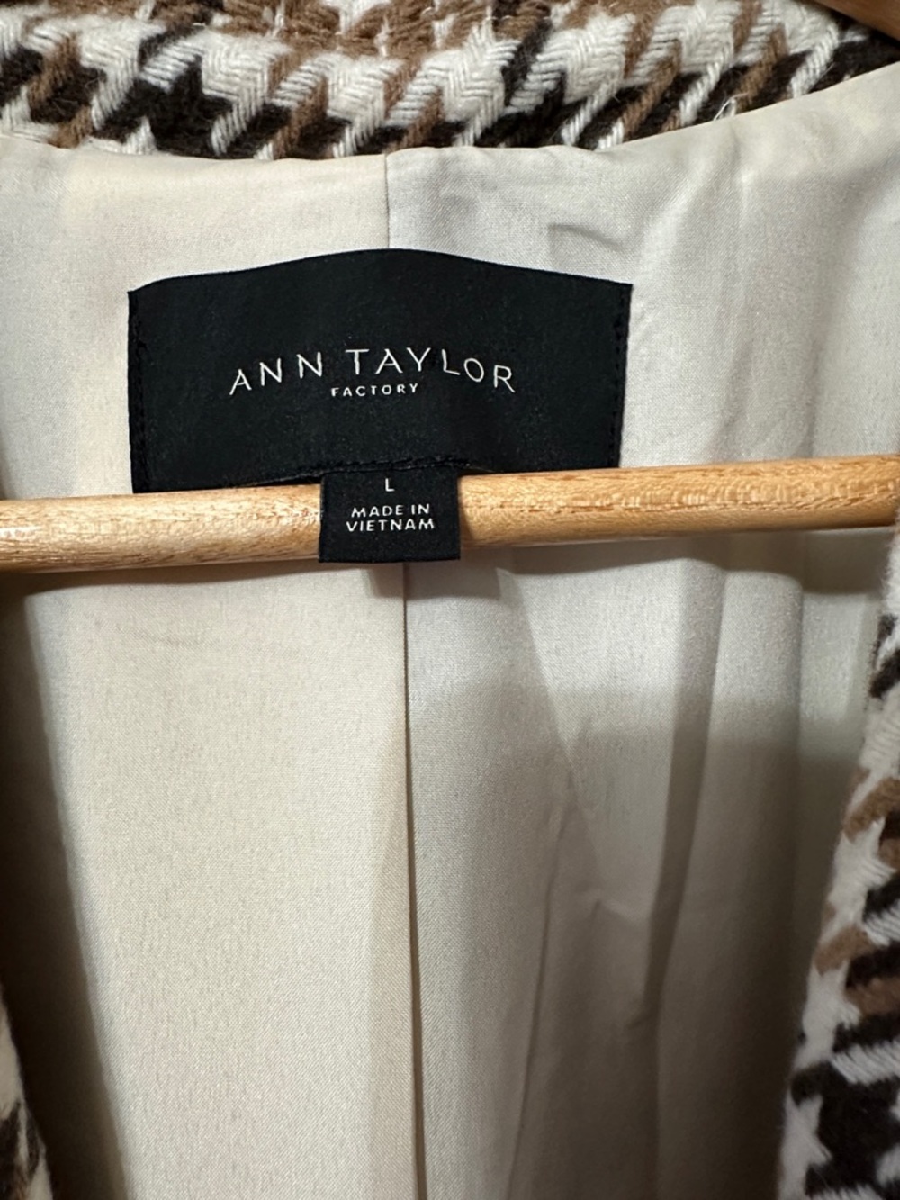 Ann Taylor Tan, Black & Cream Houndstooth Blazer - Picture 4 of 6